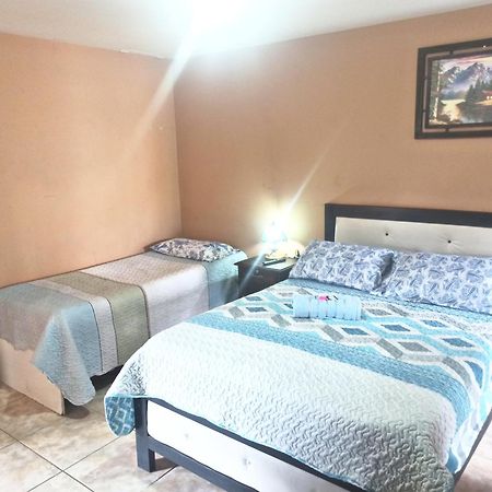 Residencial Moroni - Alojamiento En Cochabamba Bed & Breakfast エクステリア 写真