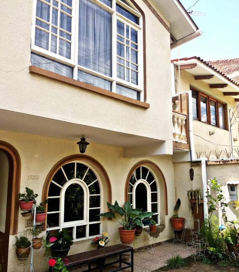 Residencial Moroni - Alojamiento En Cochabamba Bed & Breakfast エクステリア 写真