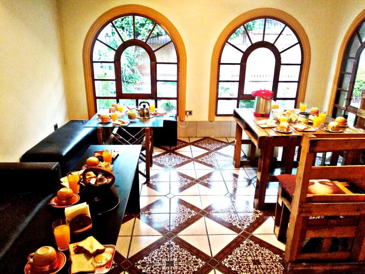 Residencial Moroni - Alojamiento En Cochabamba Bed & Breakfast エクステリア 写真