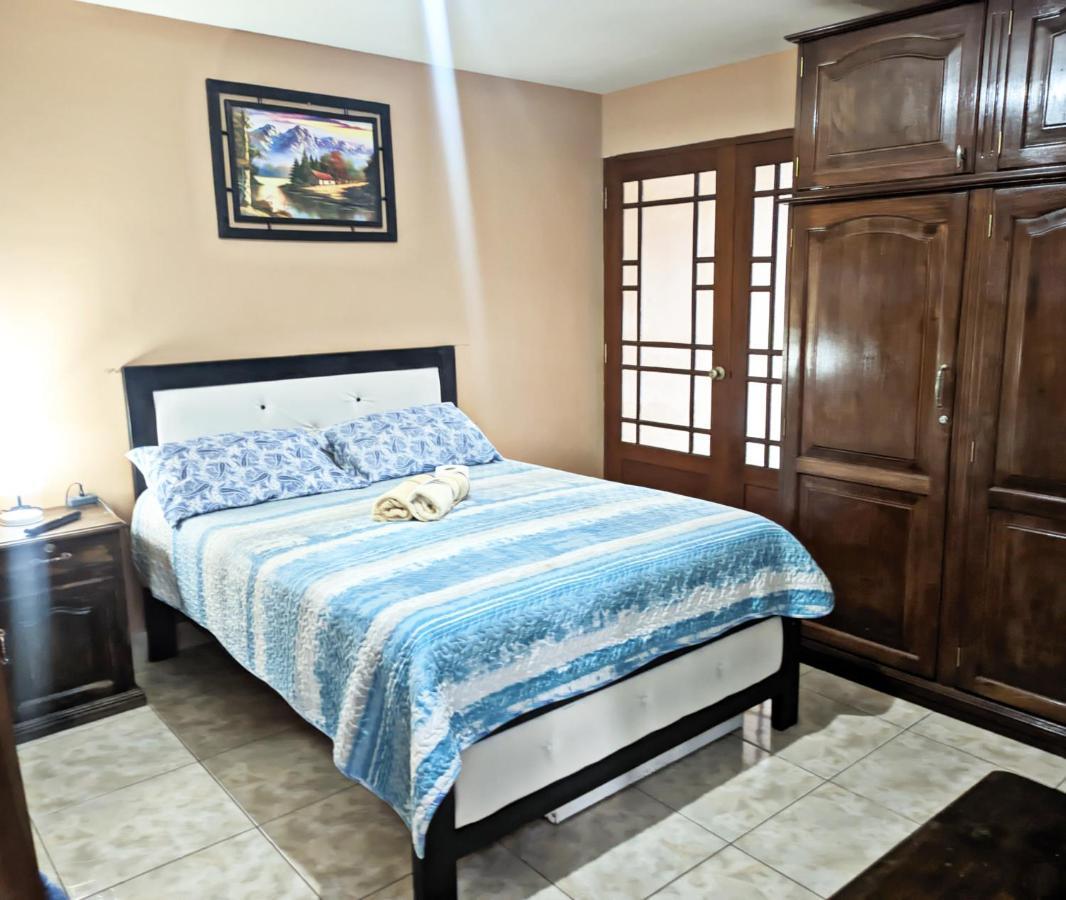 Residencial Moroni - Alojamiento En Cochabamba Bed & Breakfast エクステリア 写真